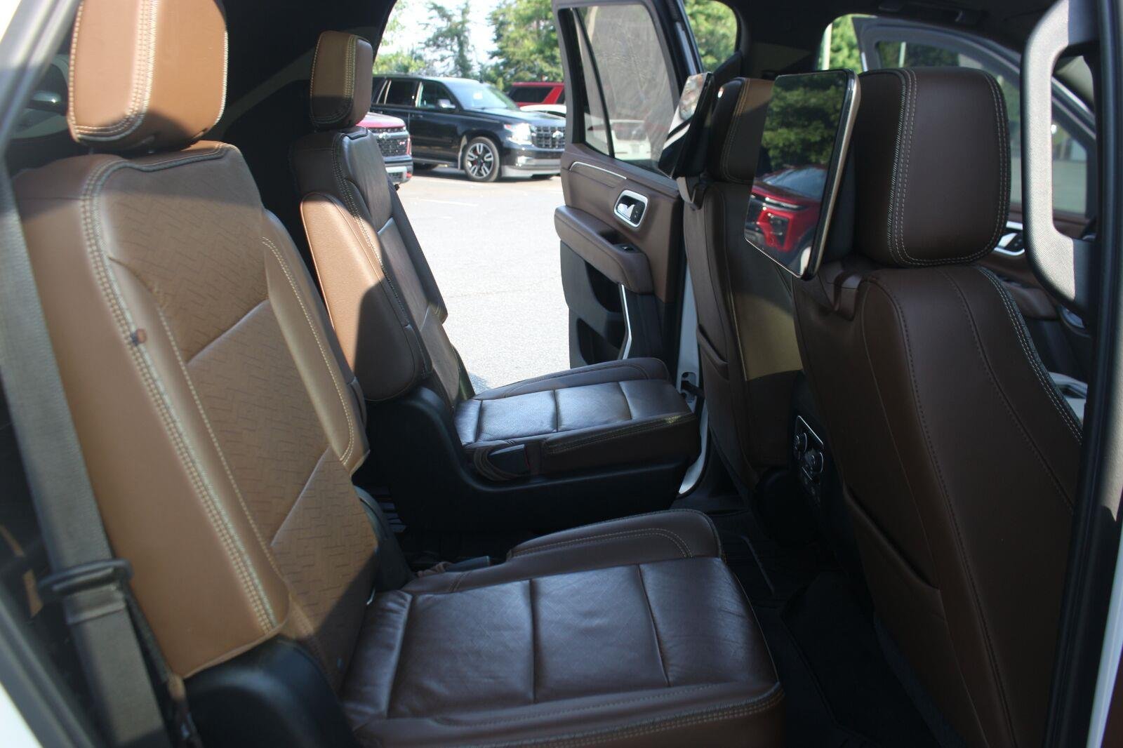 Used 2021 IRIDESCENT PEARL TRICOAT Chevrolet High Country image 40