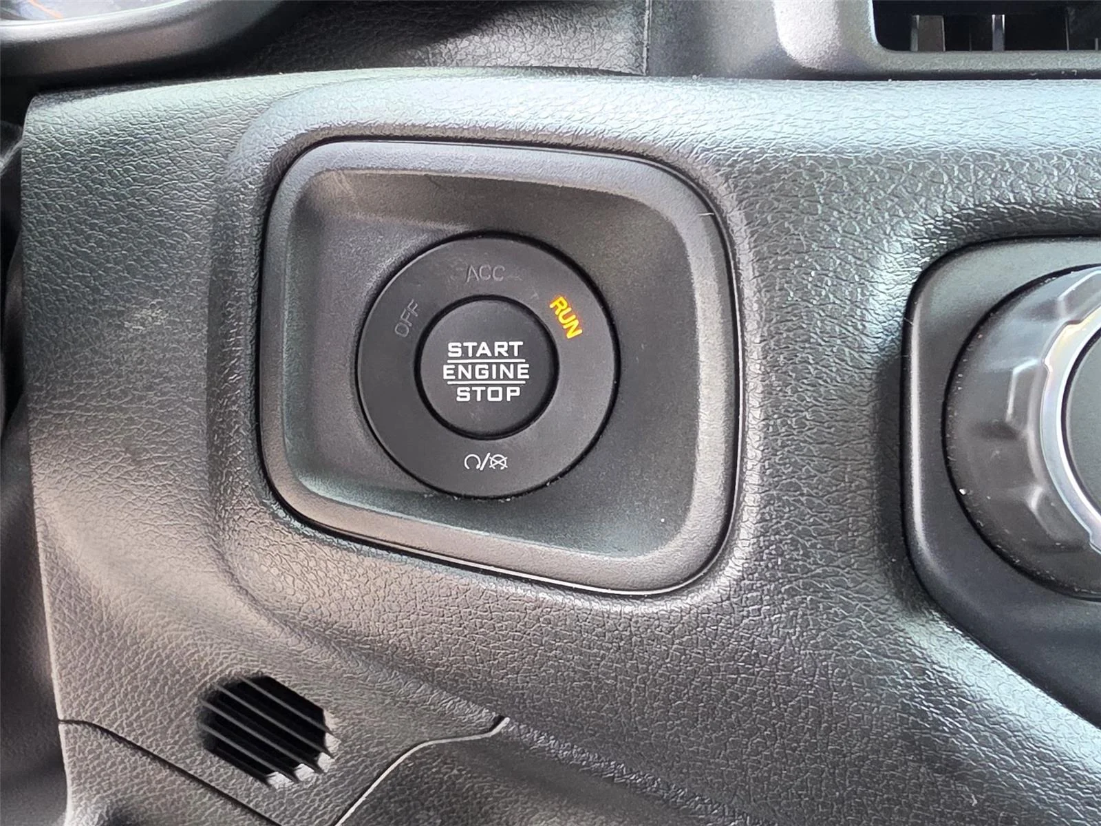 Used 2026 Granite Crystal Metallic Clearcoat Jeep Sport image 24