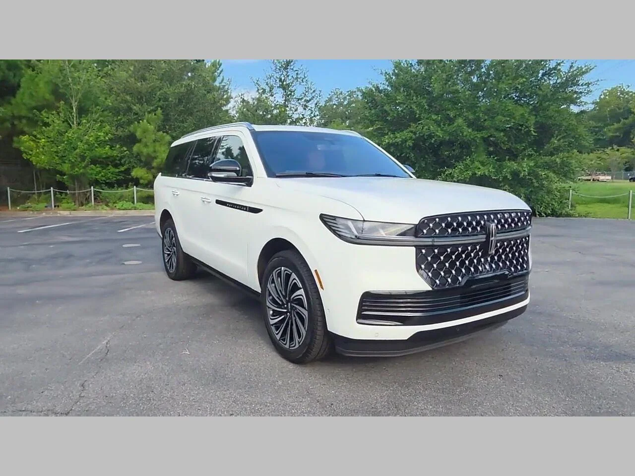 Used 2025 White Lincoln Black Label image 2