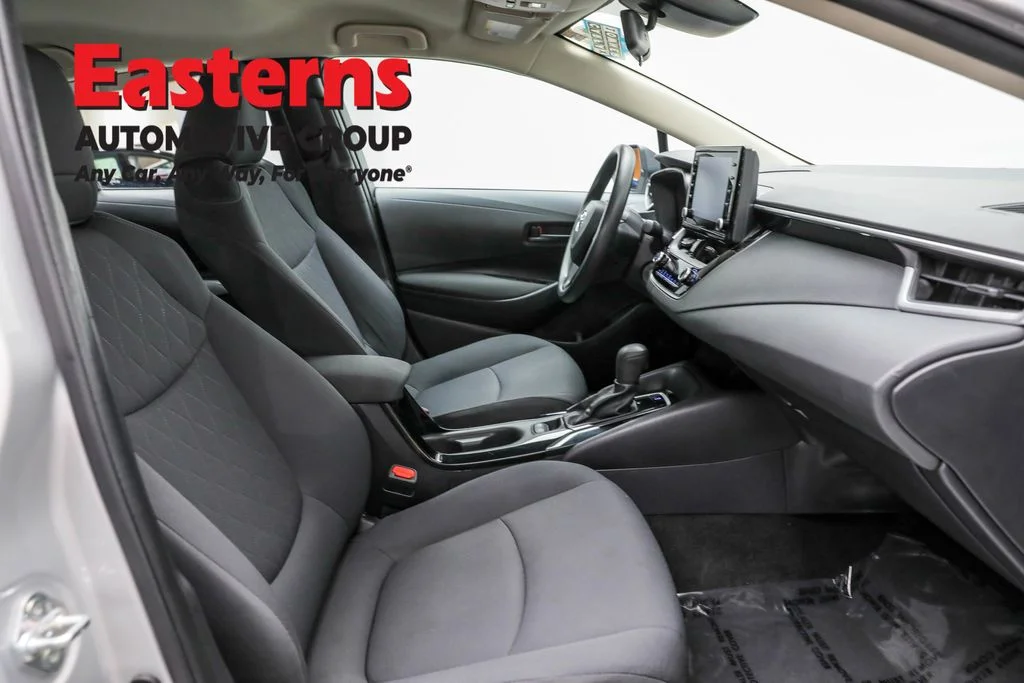Used 2022 Silver Toyota LE image 22