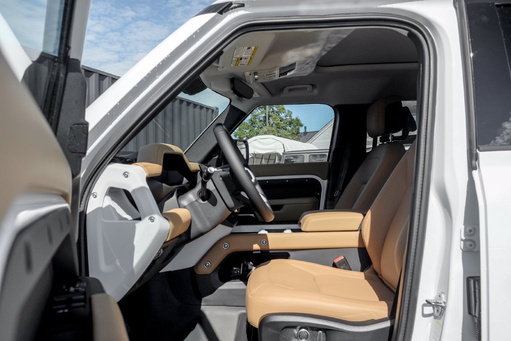 2026 Land Rover Defender X-Dynamic SE - Photo 10