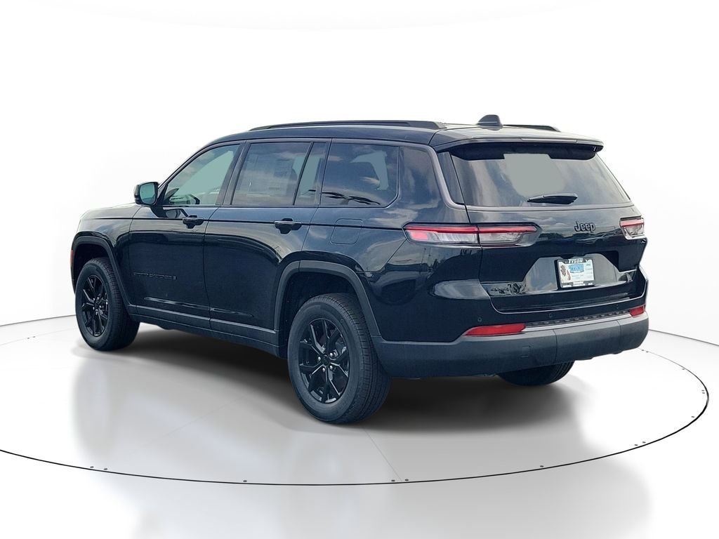 New 2026 Diamond Black Crystal Pearl-Coat Exterior Paint Jeep Altitude image 3