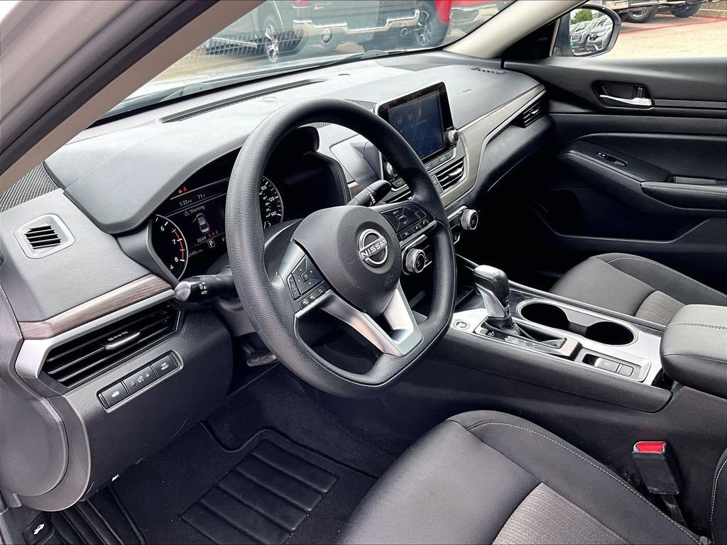 Used 2024 Silver Nissan 2.5 SV image 8