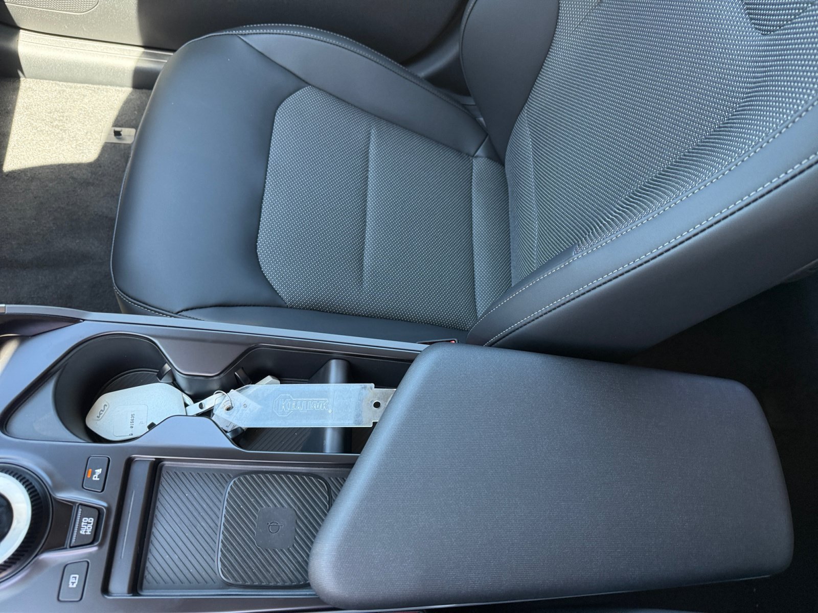 New 2026 Glacial White Pearl Kia LIGHT image 14