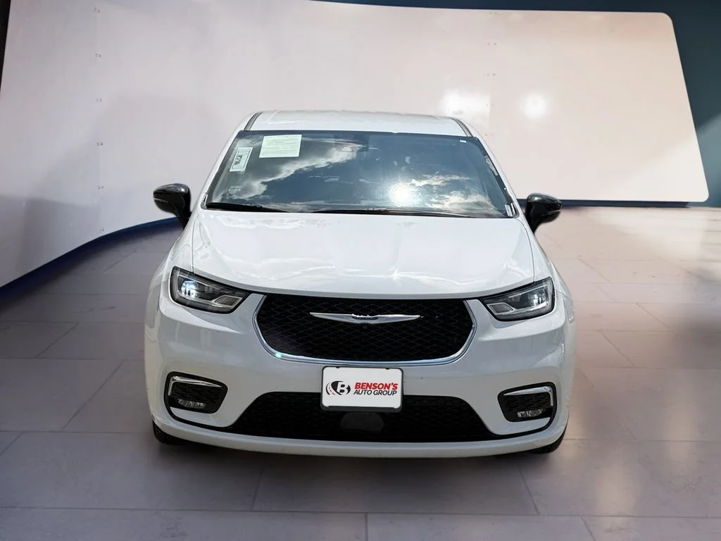 Used 2024 White Chrysler Touring L image 8