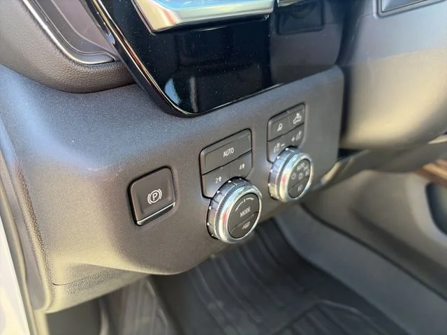New 2026 White GMC Elevation image 19