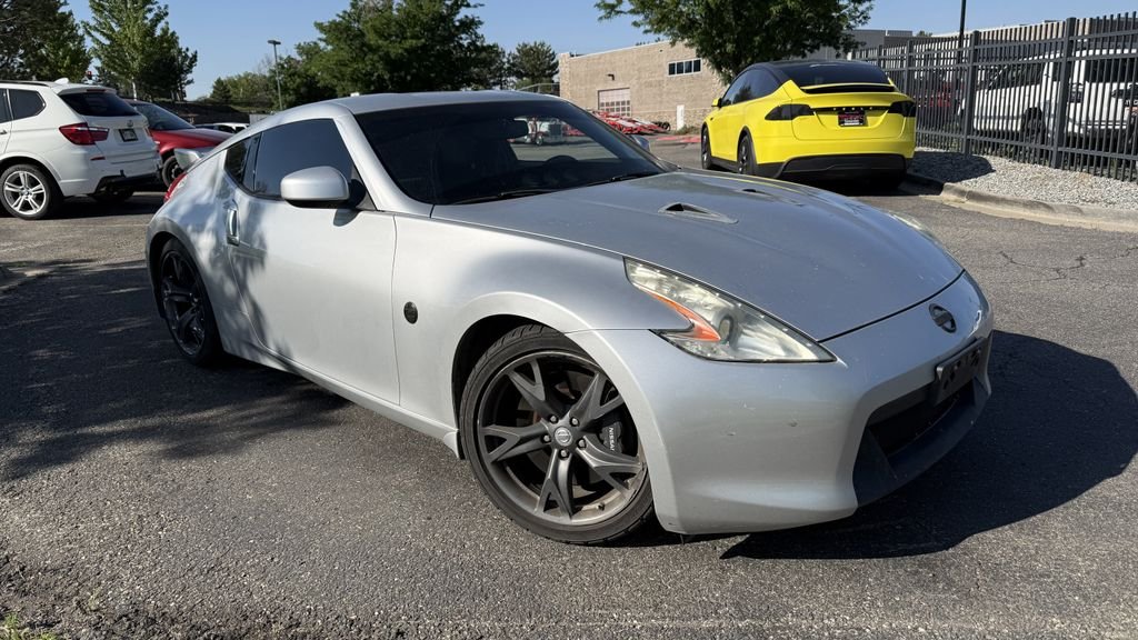 Used 2010 Silver Nissan Touring image 1