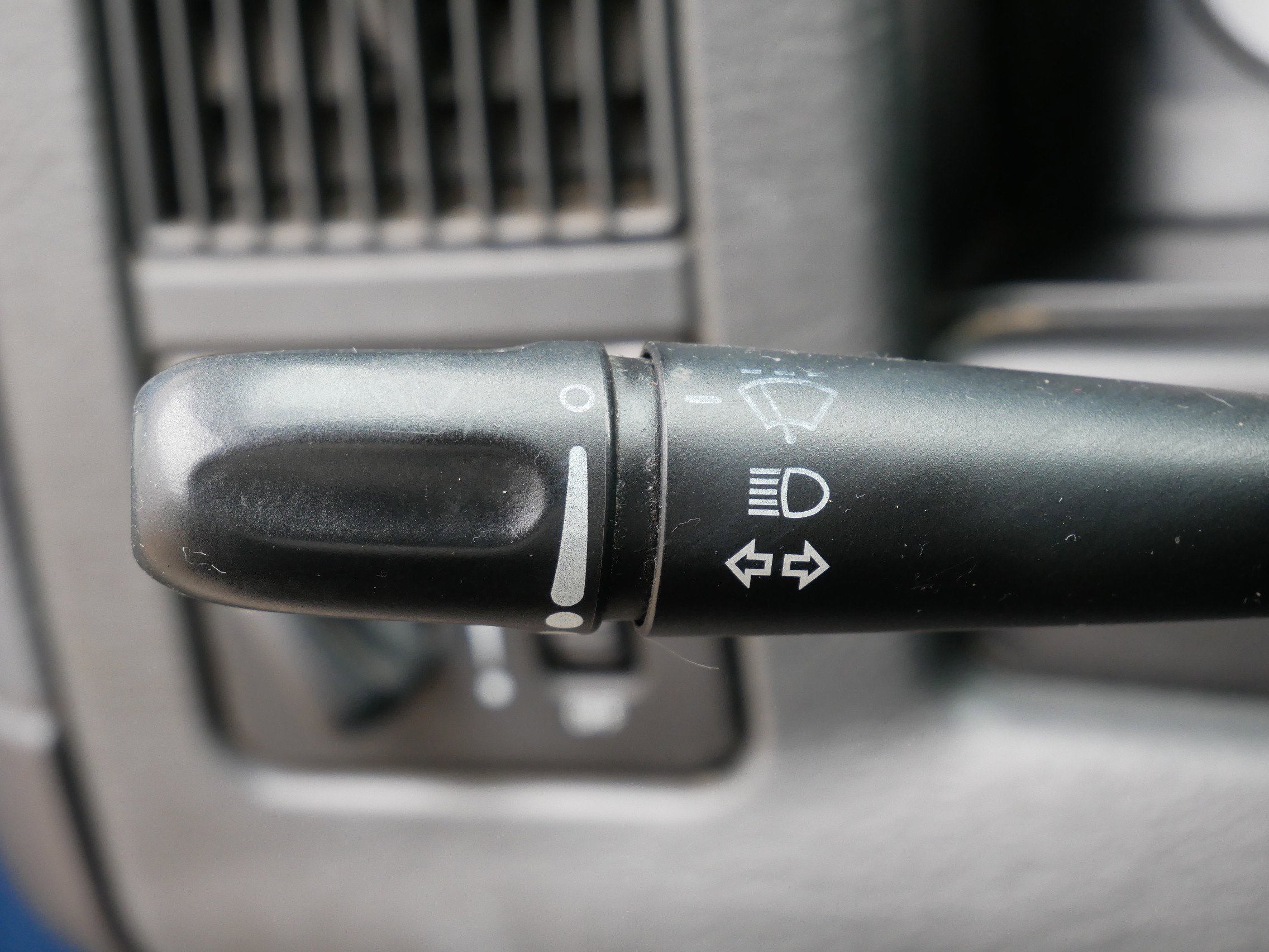 Used 2005 Blue Dodge  image 22