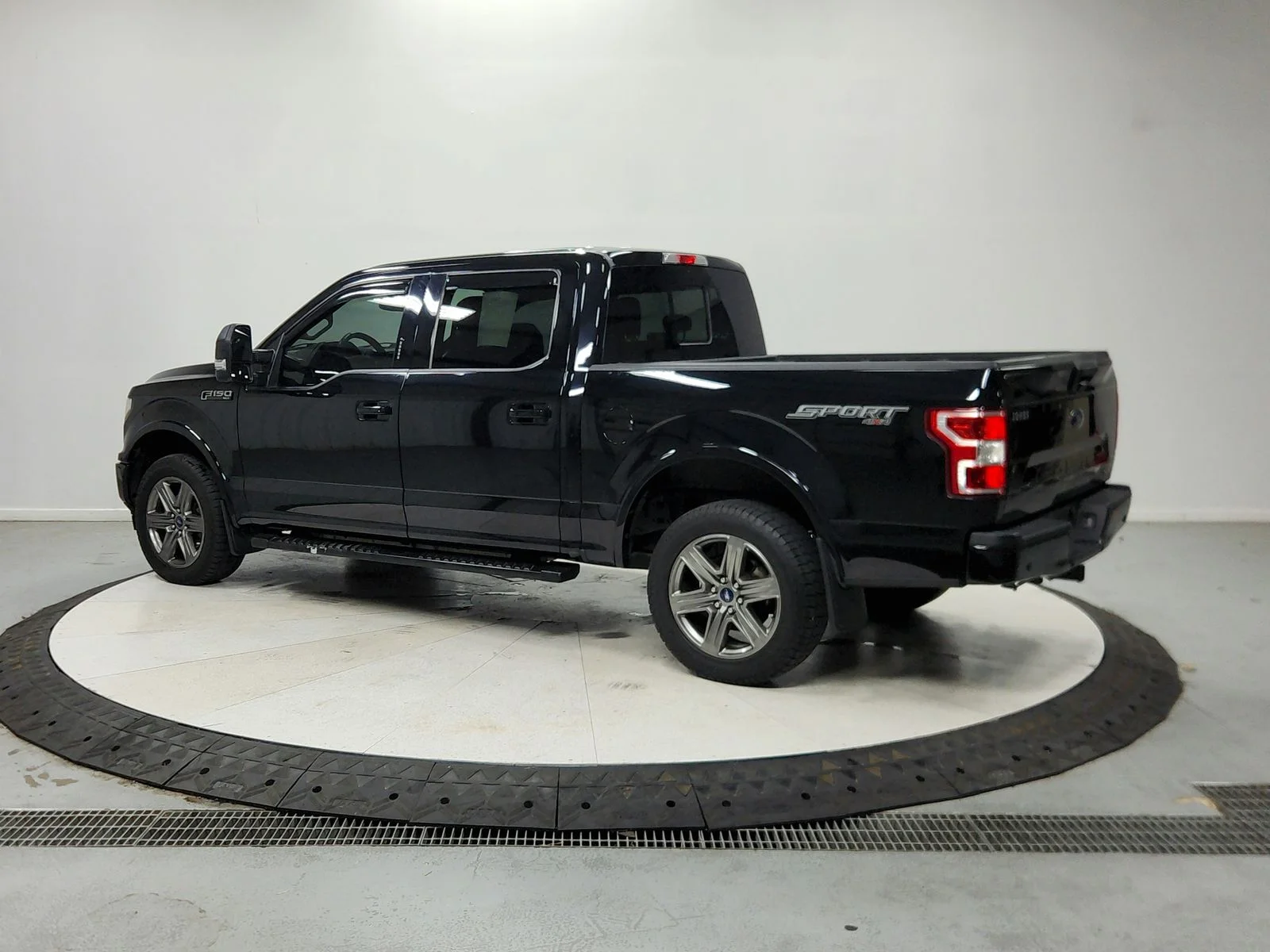 Used 2020 Black Ford XLT image 5