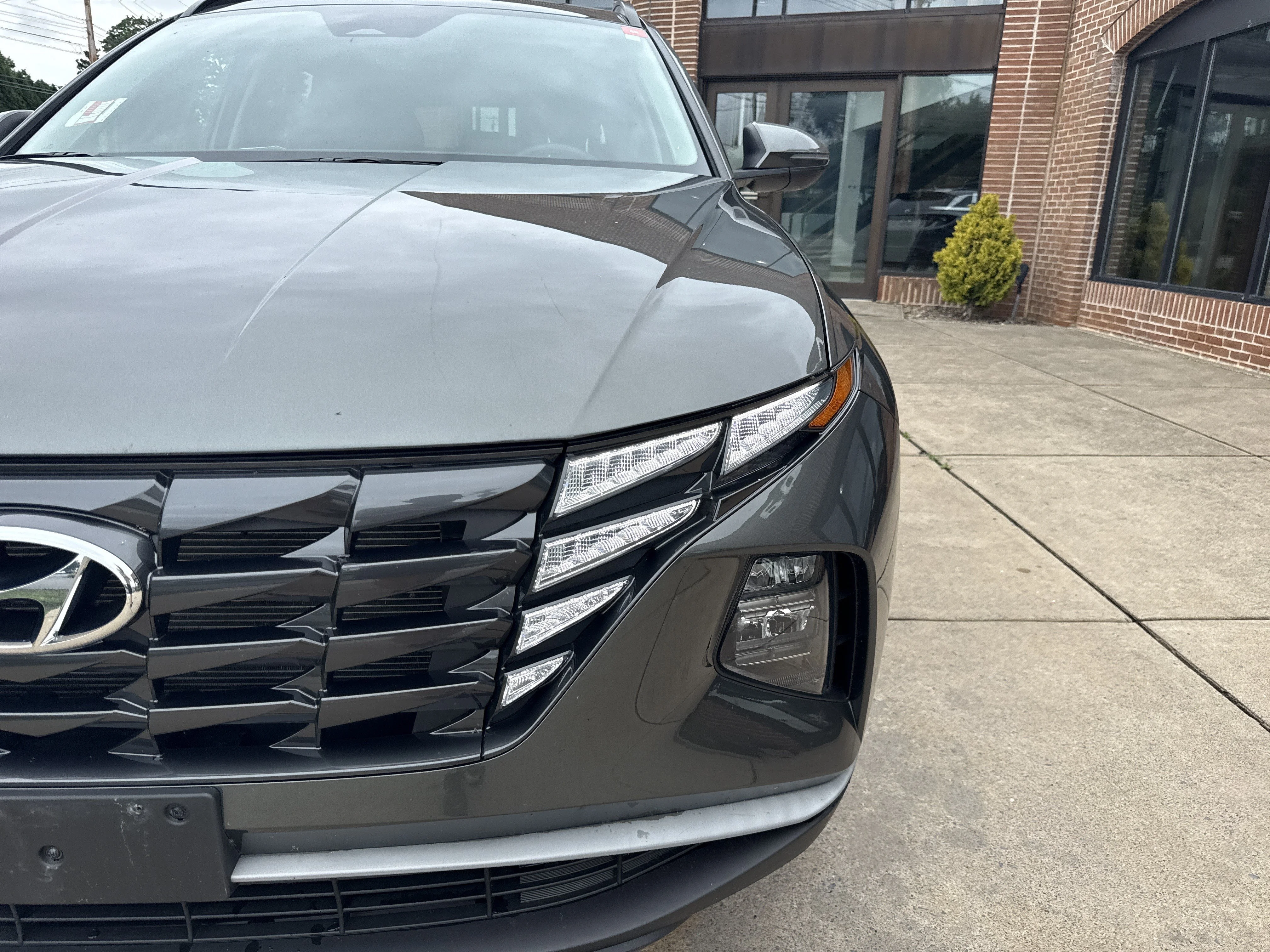 Used 2023 Amazon Gray Hyundai SEL image 9