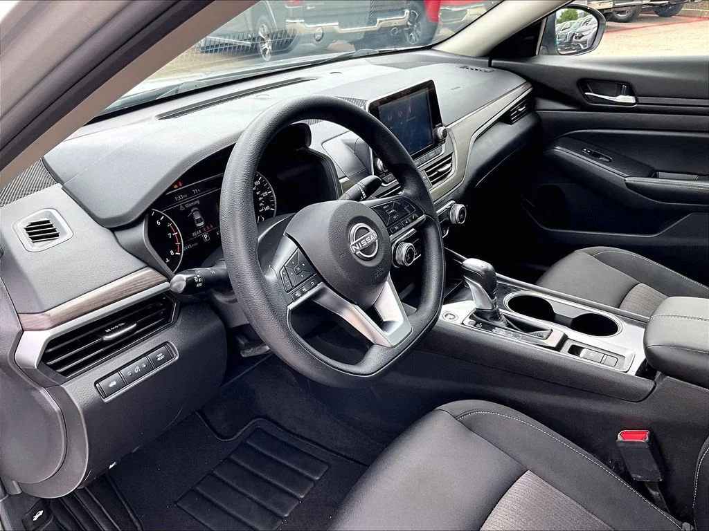 Certified Used 2024 Silver Nissan 2.5 SV image 8
