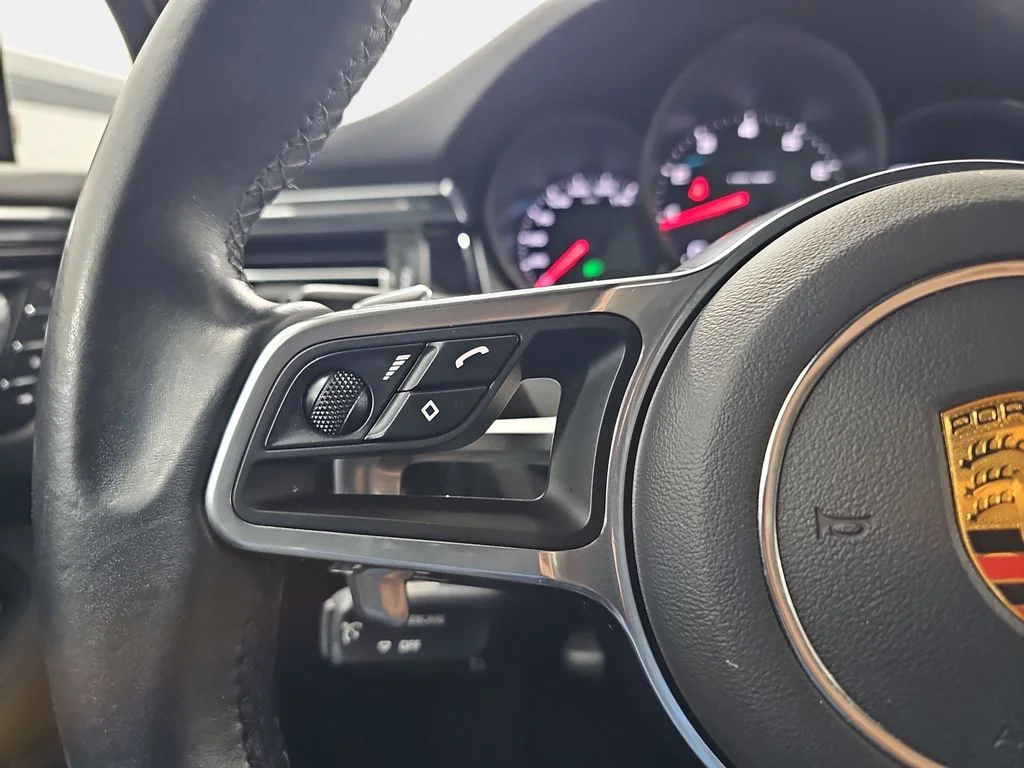 Used 2021  Porsche Base image 19