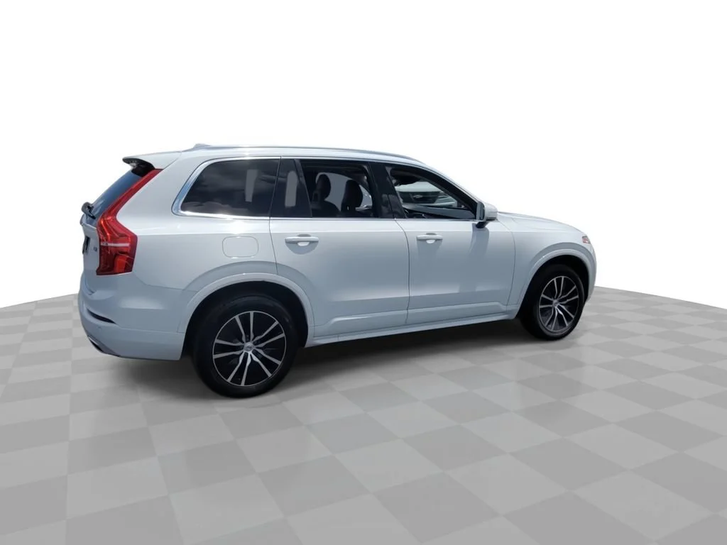 Used 2020 White Volvo T6 Momentum 7 Passenger image 8