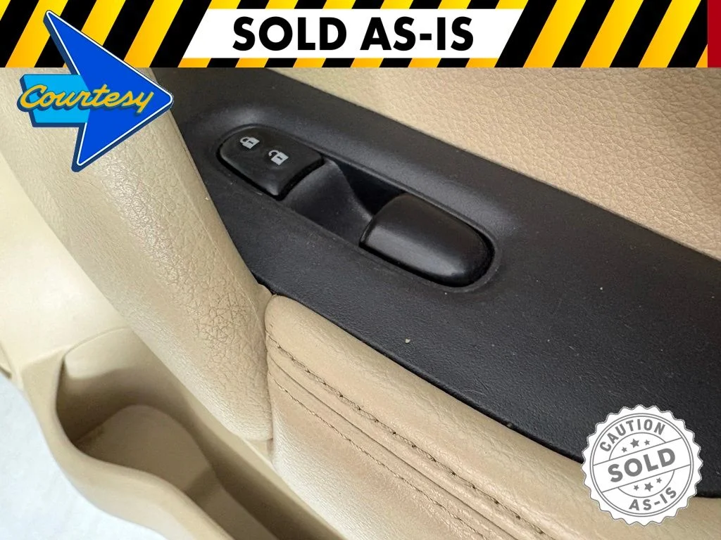 Used 2015 Red Nissan S image 13