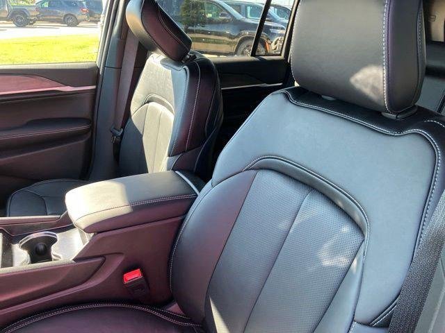 New 2026 Baltic Gray Metallic Clear-Coat Exterior Paint Jeep Limited image 11