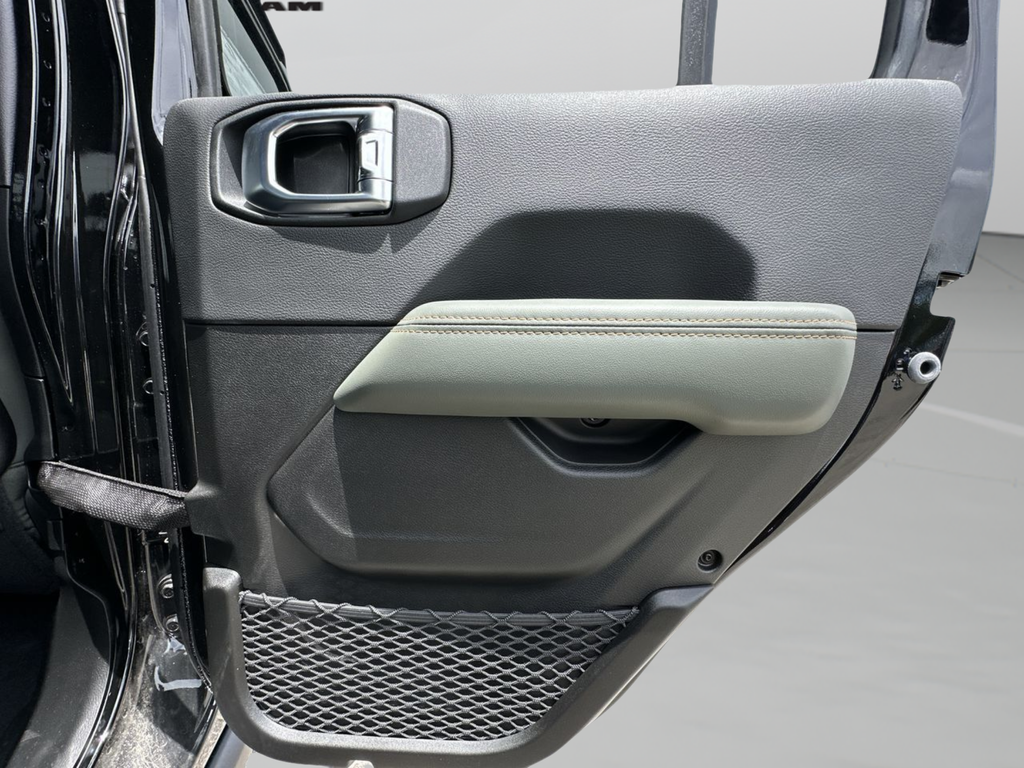 New 2026 Black Clear-Coat Exterior Paint Jeep Mojave X image 37