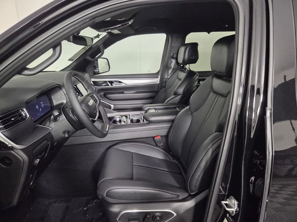 New 2026 High Gloss Black Exterior Paint Jeep Limited Altitude image 9
