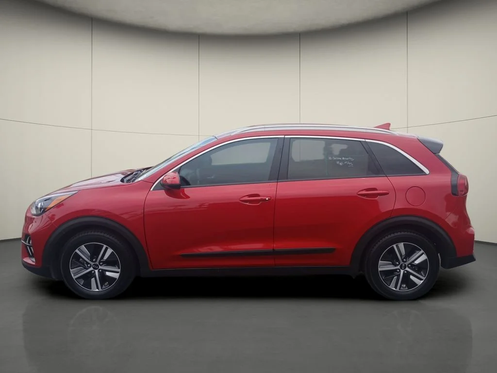 Used 2021 Red Kia LXS image 4