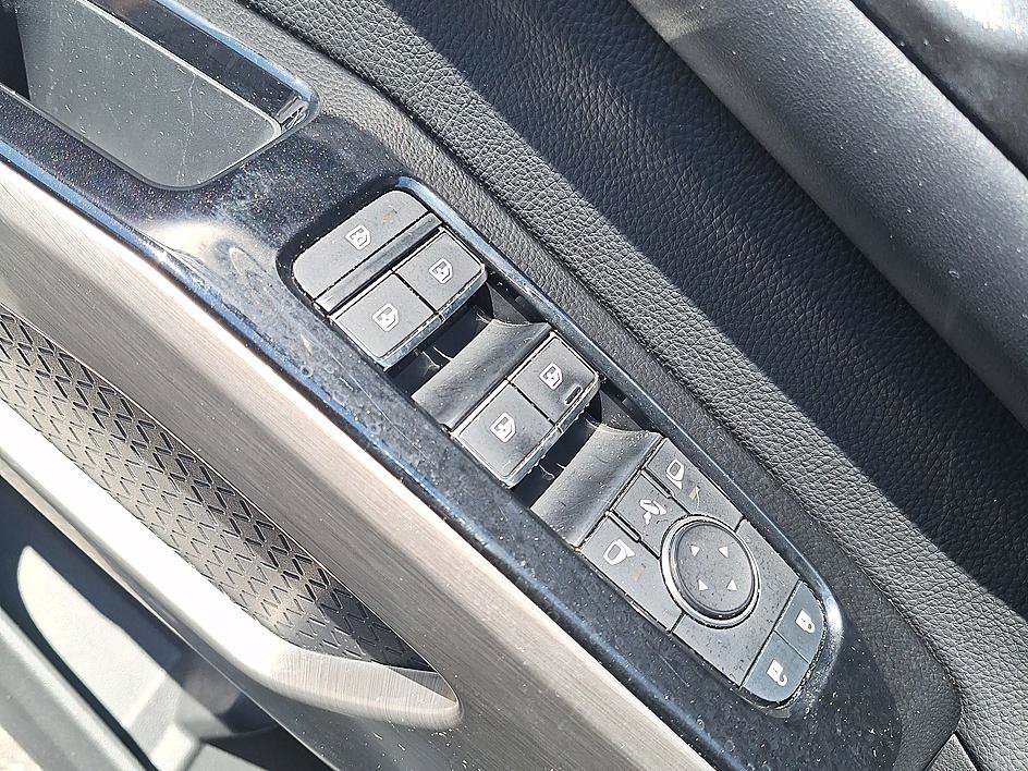 Used 2023 Pearl White Tricoat Nissan Platinum image 10