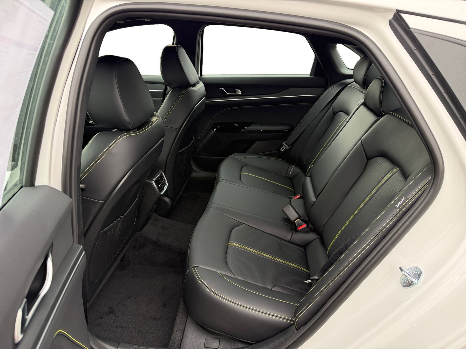 New 2026 Snow White Pearl Kia GT image 16