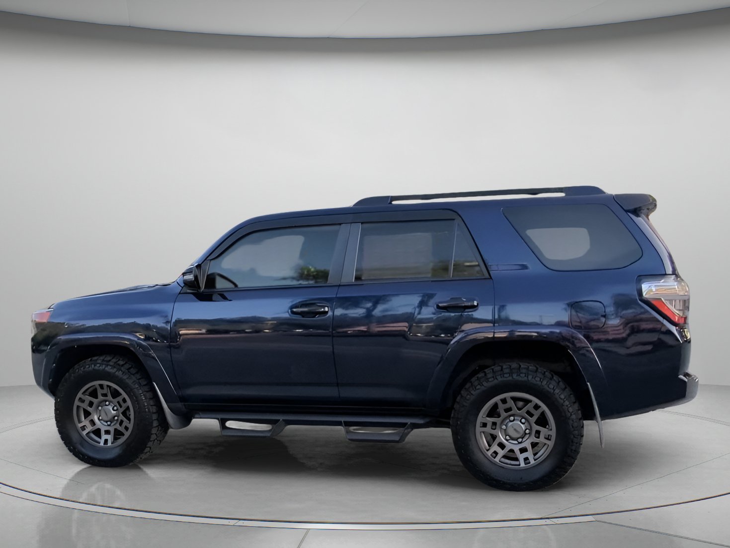 Used 2020 Nautical Blue Metallic Toyota Venture image 18