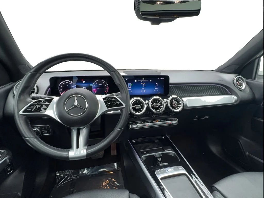 Used 2025 White Mercedes-Benz GLB 250 image 30