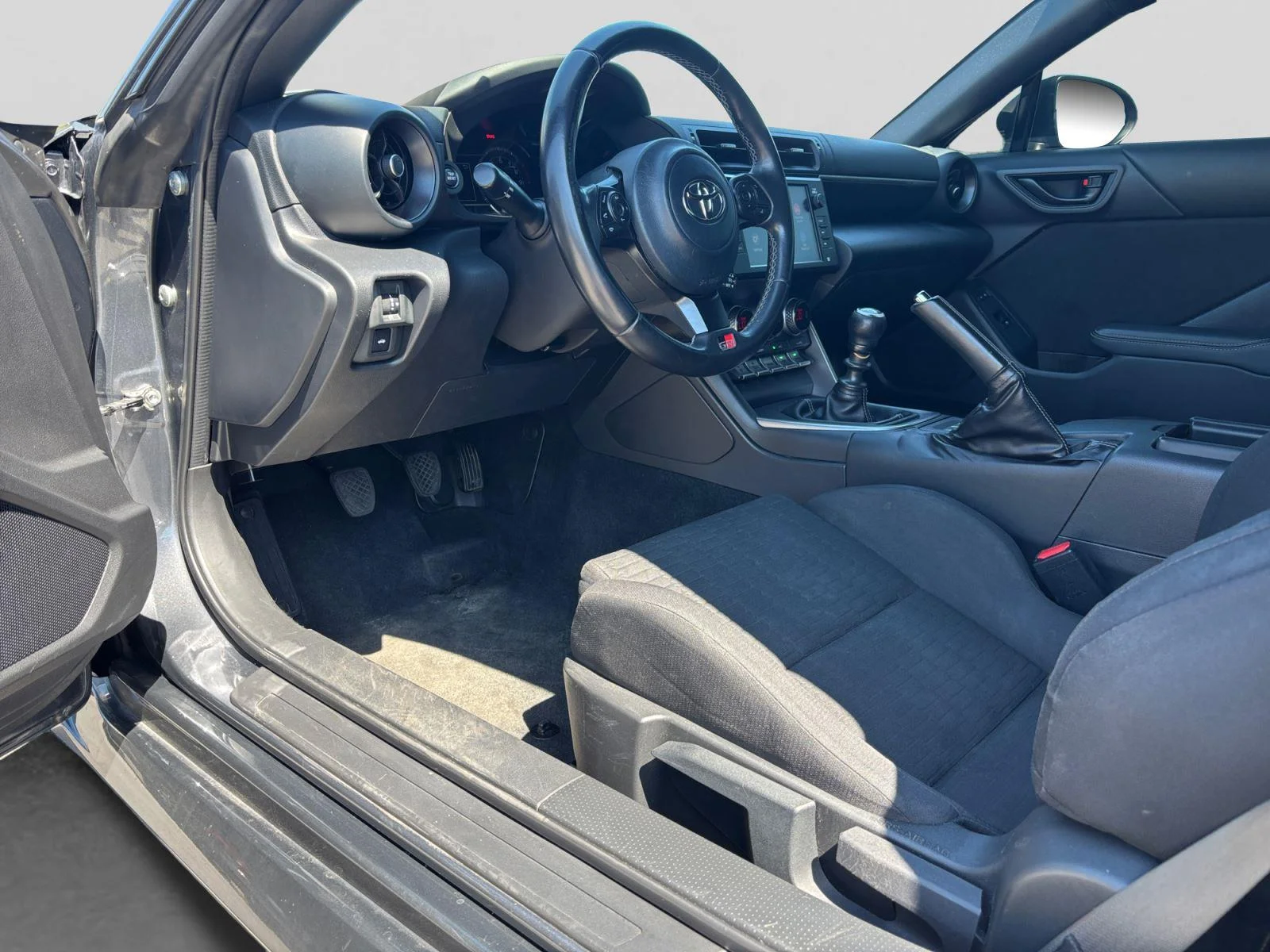 Used 2023 Pavement Toyota Base image 35