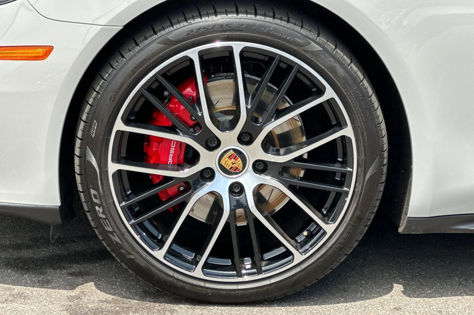 Used 2023 Chalk Porsche 4S image 27