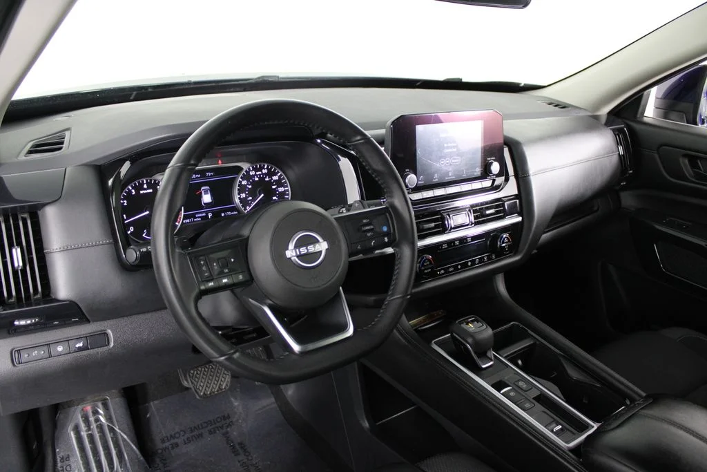 2025 Nissan Pathfinder SV - Photo 18