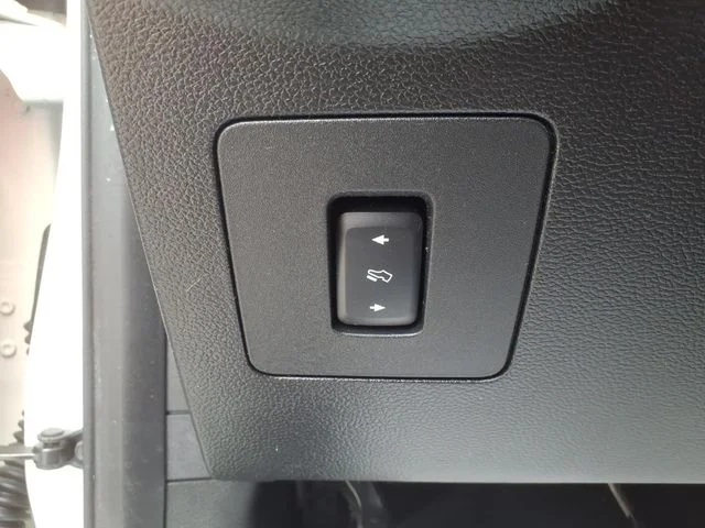 Used 2015 White Ford Lariat image 27