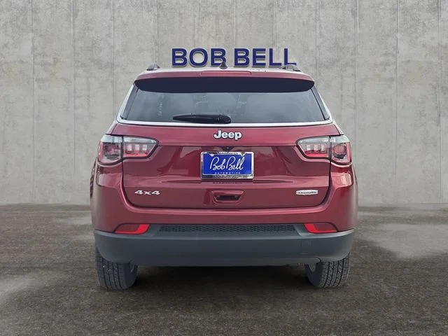 Used 2022 Red Jeep Latitude image 4