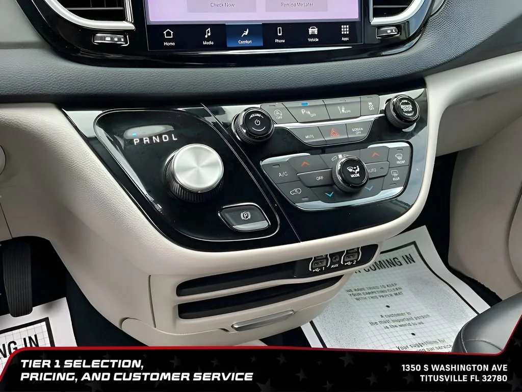 Used 2023 White Chrysler Touring L image 28