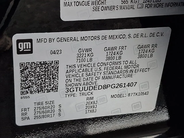 Used 2023 Black GMC SLT image 27