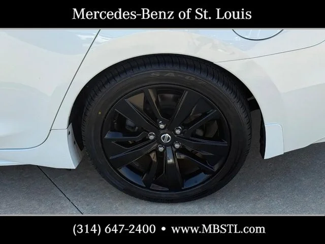 Used 2020 White Nissan 3.5 SL image 9