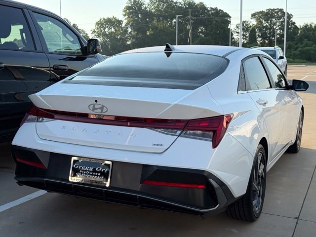 Used 2025 White Hyundai Limited image 7