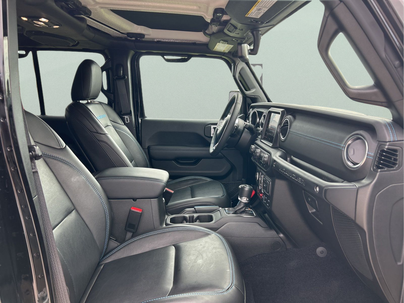Used 2023 Black Jeep  image 12