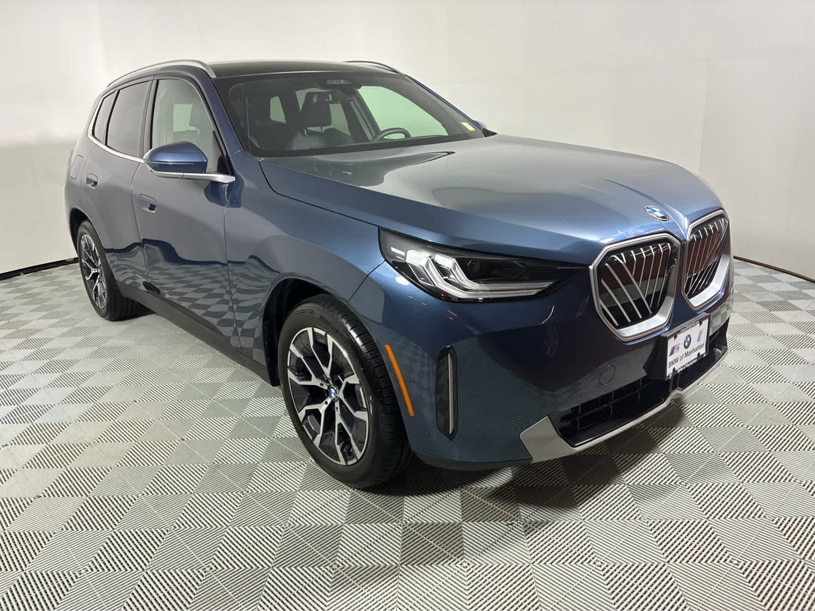 New 2026 Tanzanite Blue II Metallic BMW 30 xDrive image 6