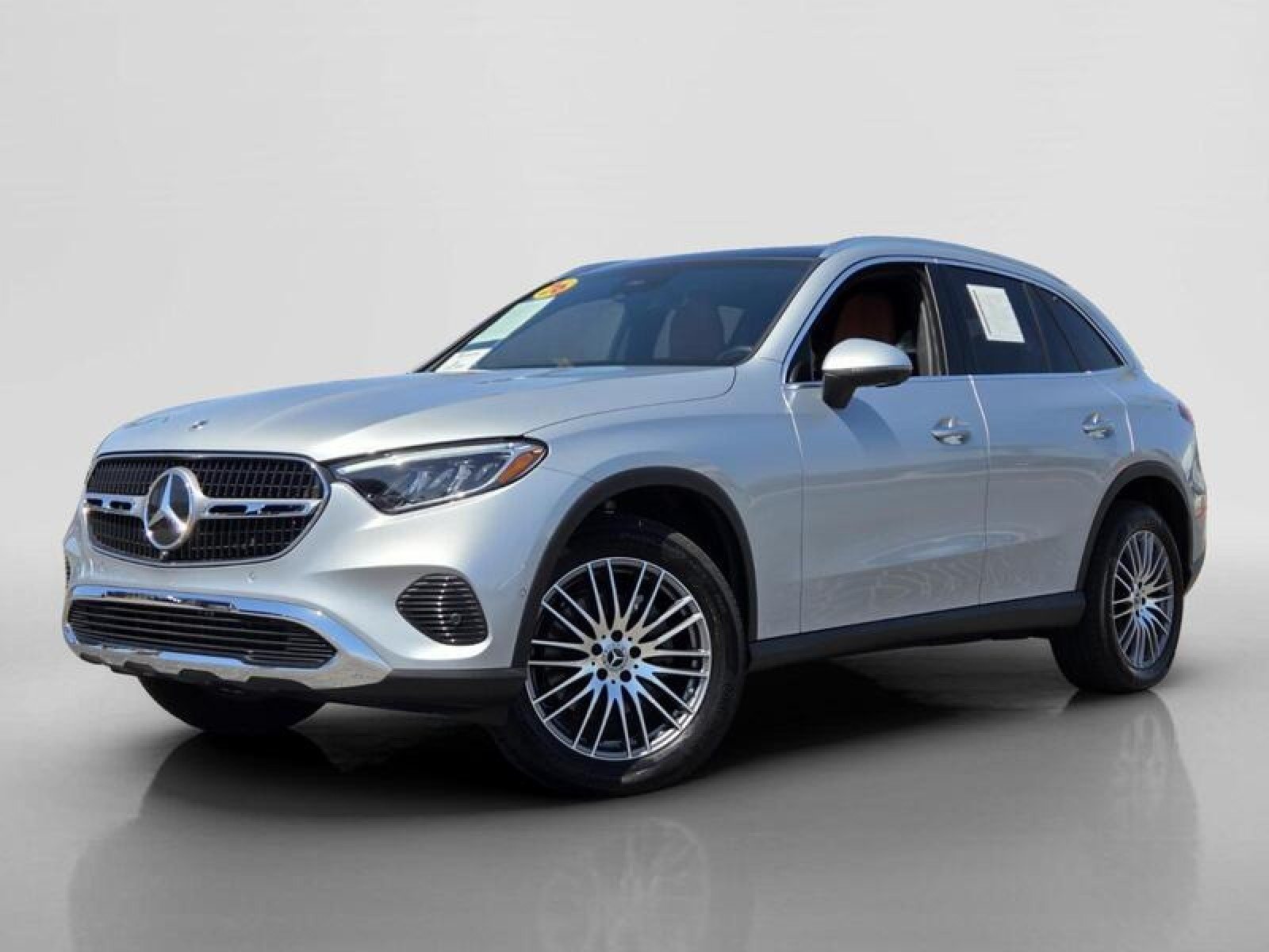 2026 Mercedes-Benz GLC GLC 300's photo