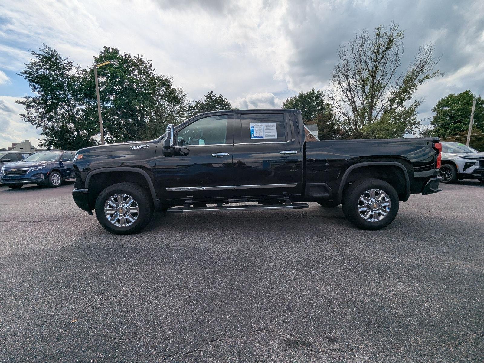 Used 2024 Black Chevrolet High Country image 4