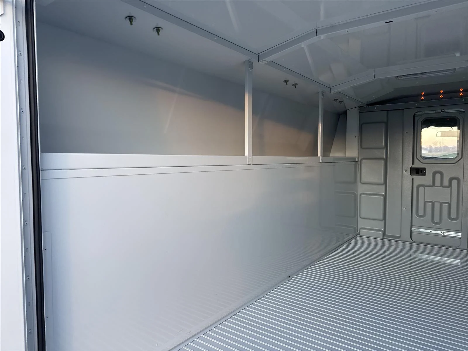 New 2025 Summit White Chevrolet 1WT image 7