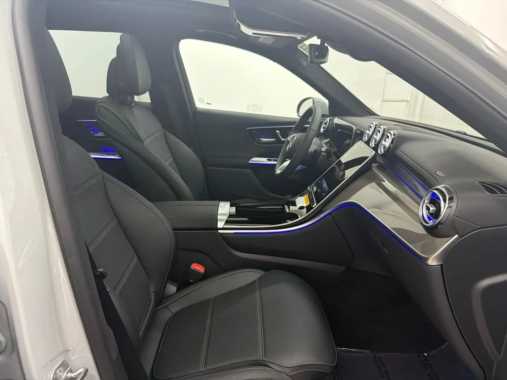 New 2027 White Mercedes-Benz GLC 300 image 30