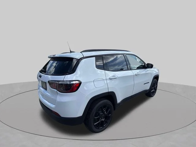 New 2026 Bright White Clear-Coat Exterior Paint Jeep Latitude image 8