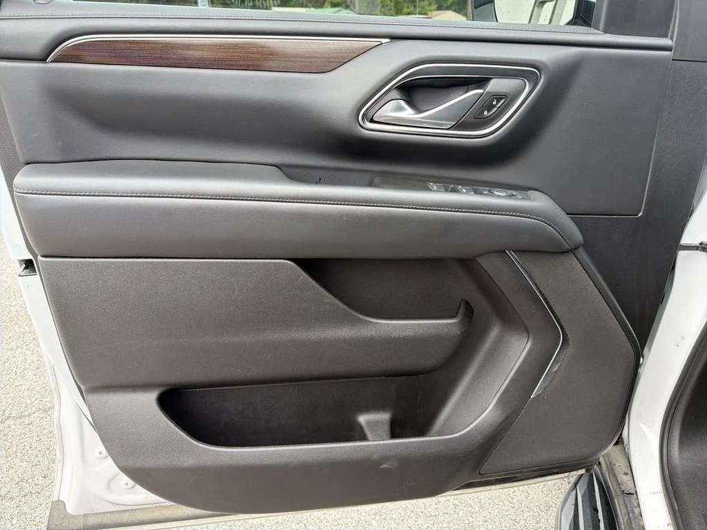 Used 2022 White GMC SLE image 23