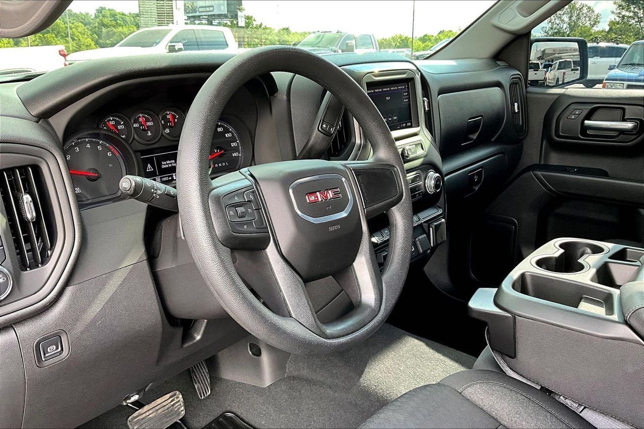 Used 2025 Onyx Black GMC 4WD Regular Cab Standard Box Pro image 19