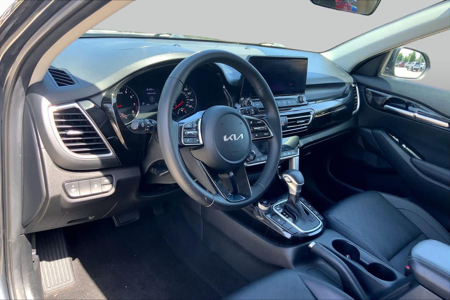 Used 2023 GRAY Kia EX image 16