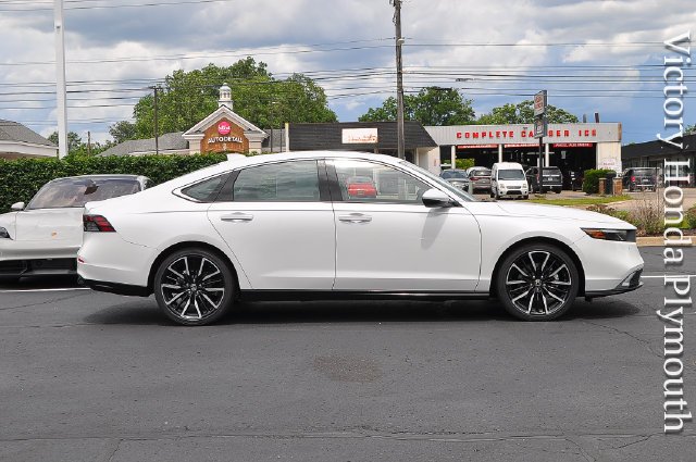 New 2026 Platinum White Pearl Honda Touring image 2
