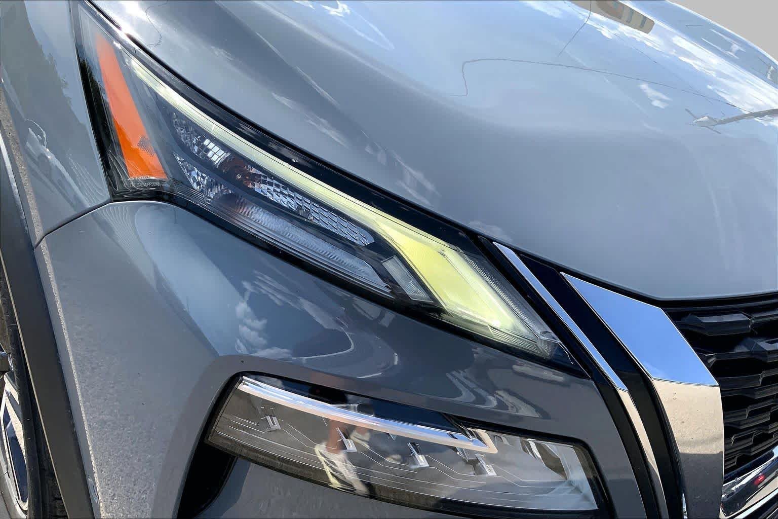 Used 2023 Boulder Gray Pearl Nissan SL image 27