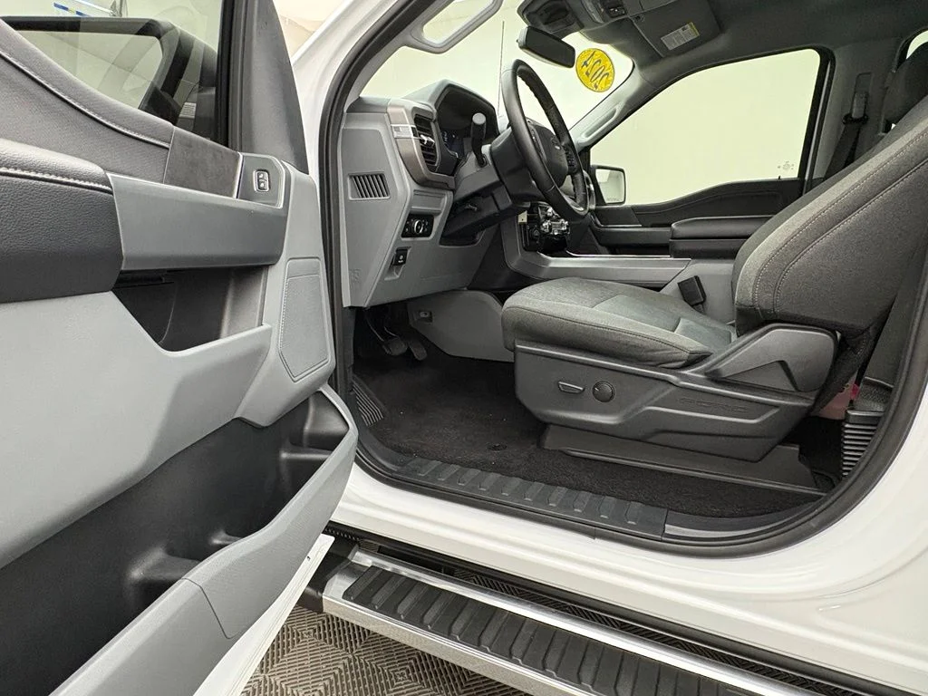 Used 2024 Oxford White Ford XLT image 13