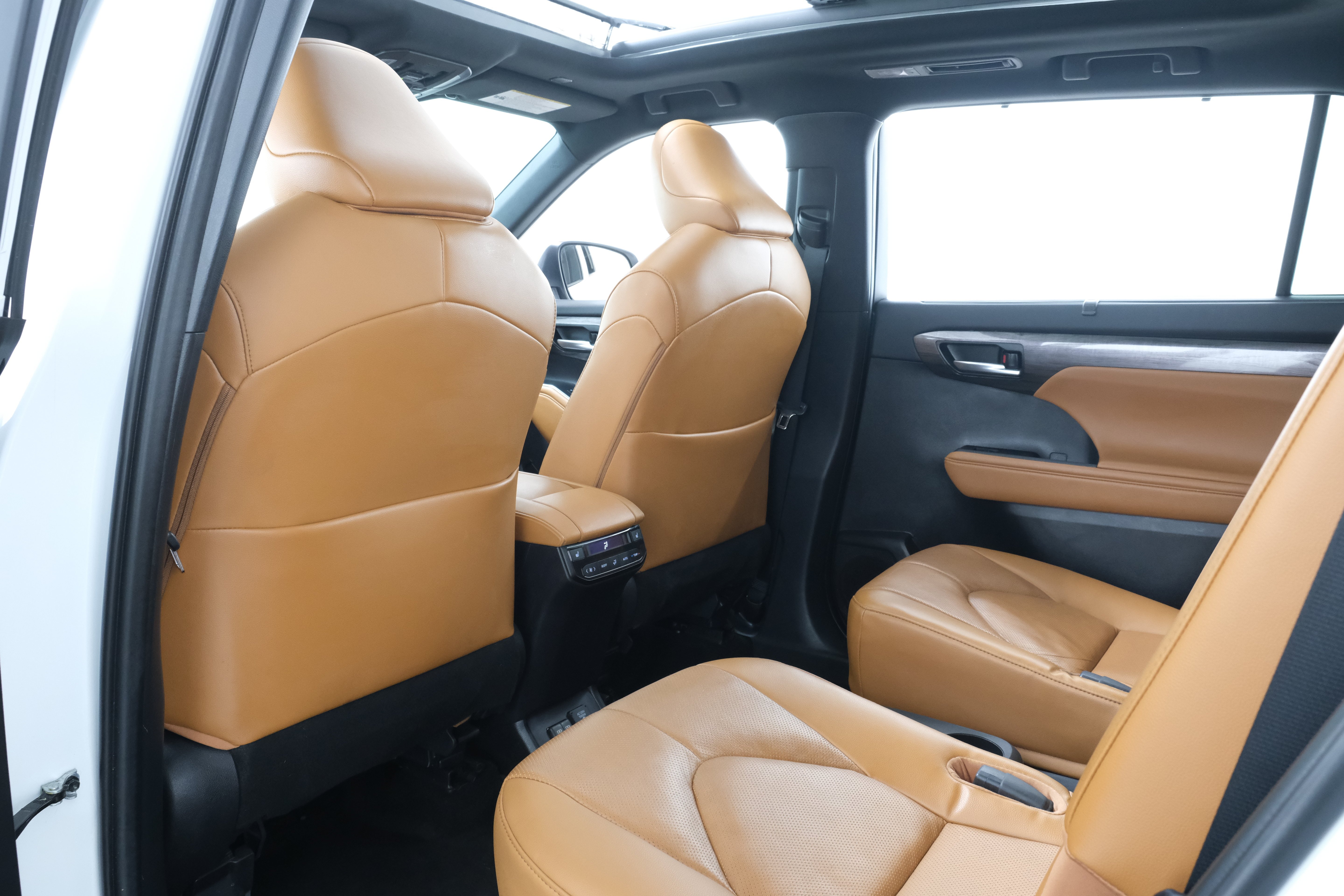 Used 2023 Wind Chill Pearl Toyota Platinum image 36