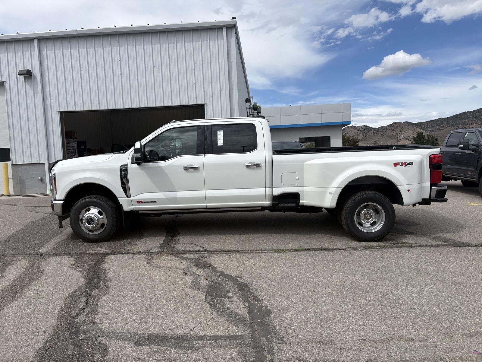 New 2026 Star White Metallic Tri-Coat Ford F-350® King Ranch® image 2